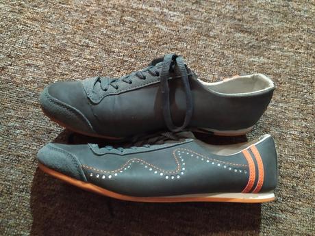 Tenisky 35 s poštou, 35