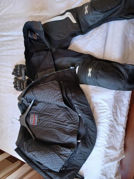 Motorkárske oblečenie, m