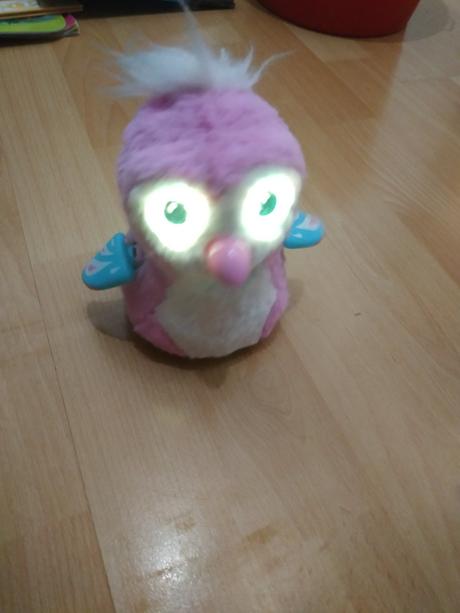 Sova chodiaca, hrajúca  hatchimals, 