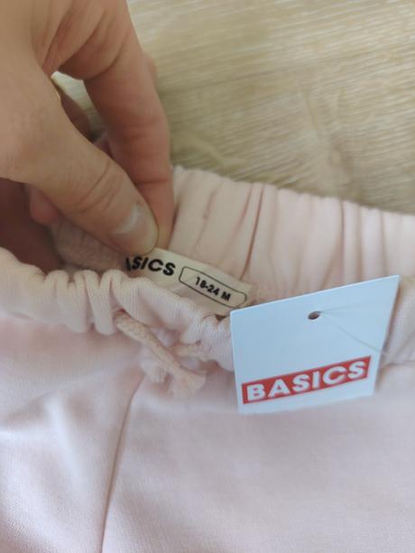 2ks tričká a tepláky basics nové s visačkami, basics,92