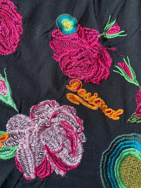 Desigual tričko s krátkym rukávom a výstrihom, desigual,s