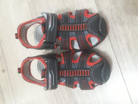 Sandalky, 25