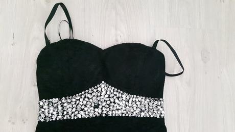 Krasne cierne saty, 38