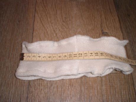 Béžová flísová čelenka obvod 54-59 cm nenosená, 