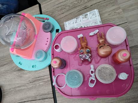 Lol tovaren na menenie vzhladu+ kufrik lol,