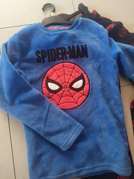 Teplejšie pyžamo spiderman, 146