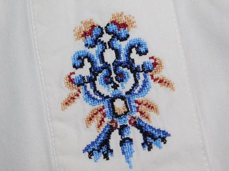 Kvalitna trechten bluzka/kroj, 42