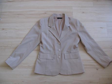 Krémové sako, 40