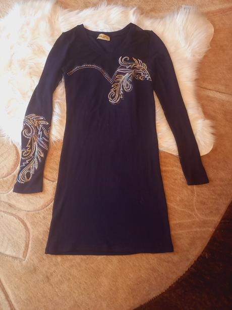 Svetrikove šaty s kamienkami, m