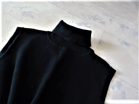 Elastický strečový rolák bez rukávov, m