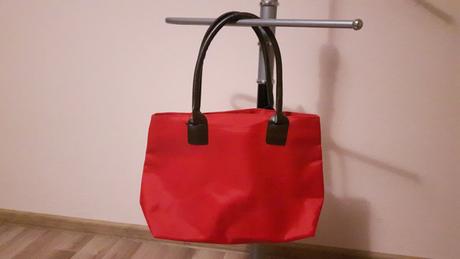 Červená kabelka,
