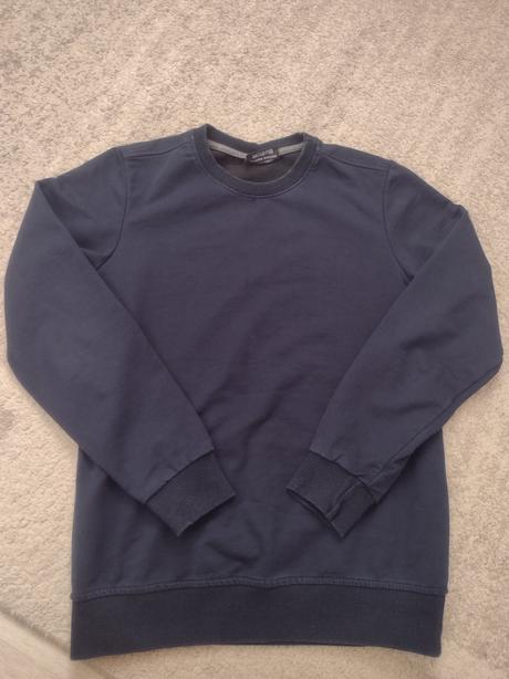 Tmavomodrá mikina, 158