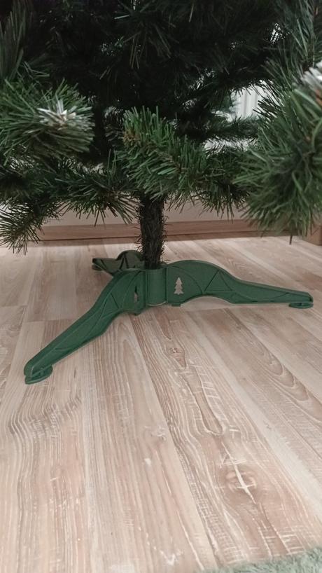 Umelý vianočný stromček so stojanom, 