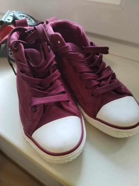 Predám nové tenisky, 32