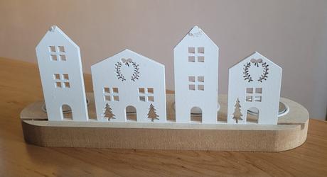 Svietnik s domčekmi,