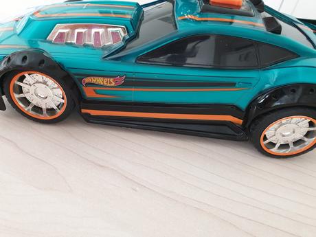 Auto hotwheels na diaľkové ovládanie,