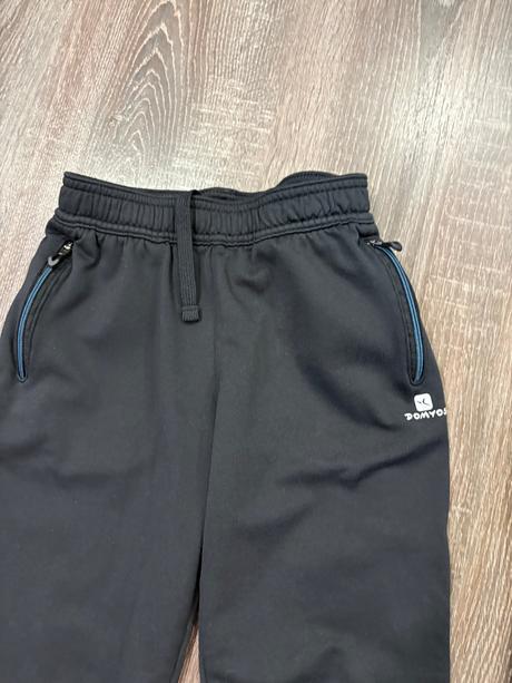 Decathlon chlapcenske sportove teplaky na 7-8 roko, decathlon,122