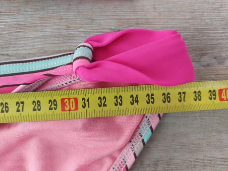 Rúžové pásikavé bikiny, 38