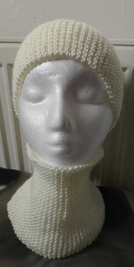 Čelenka s nákrčníkom biela,sviatočná, 