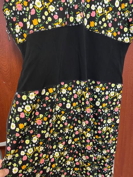 Kvalitne šaty elasticke s nádherným zipsom, l