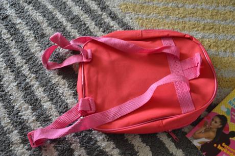 Ruksačik hello kitty, vymalovánky, časopis,