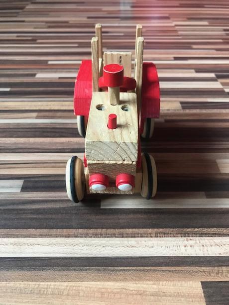Drevený traktor, 