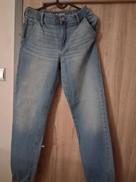 Darujem rifle a teplu bundu, gap,176