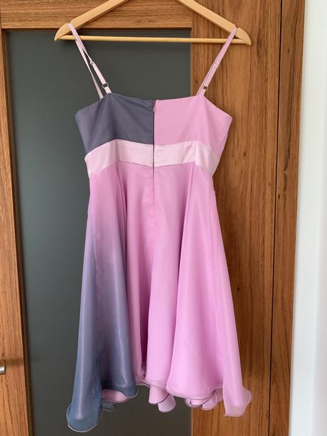 Spolecenske saty, 38