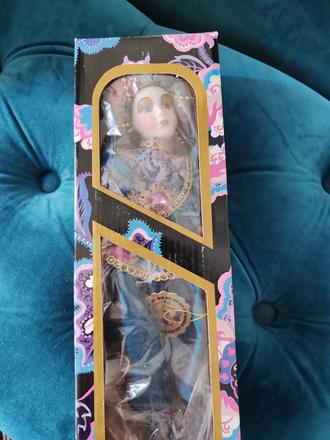 Porcelanova babika nova, 