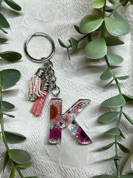 Ručne vyrobené živicové kľúčenky, 