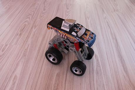 Hot wheels veľký skákajúci,