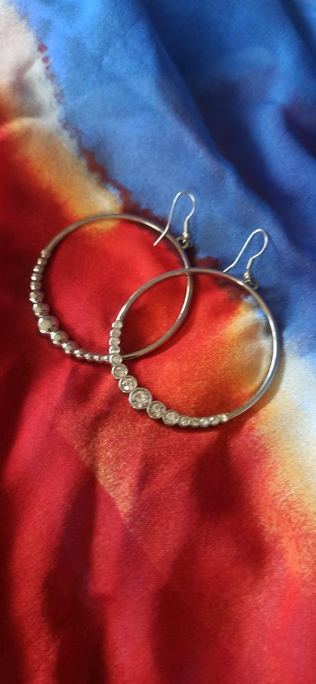 Náušnice, pomenej nosene, 