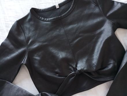 Čierny crop top, m