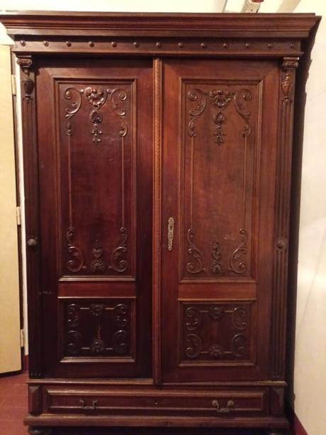 Starožitná skriňa, 