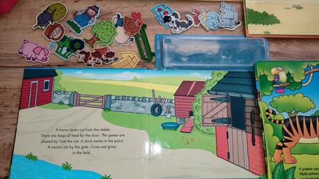 Knižky s magnetkami top stav,