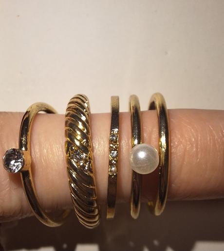 Set šperkov -náušnice, retiazka, prívesky, prstene, sinsay