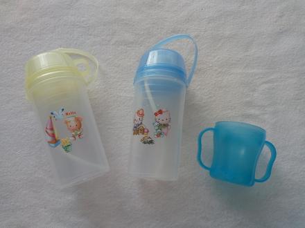 Fľaše na vodu s hrnčekom,