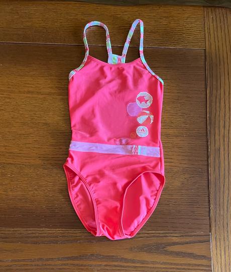 Žiarivé plavky adidas s milými detailmi, adidas,116