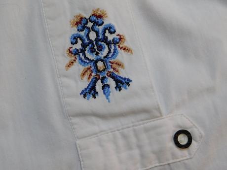 Kvalitna trechten bluzka/kroj, 42