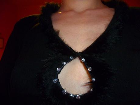 Čierne tričko s pierkami a kamienkami, m