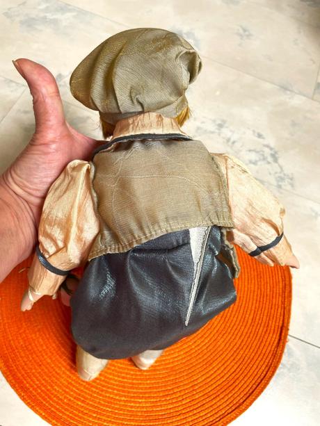 Starožitnosť - porcelánový chlapček, 