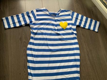 Pískacie šaty, 146