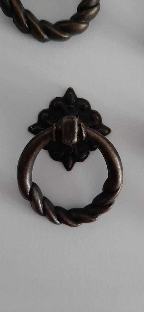 Nabytkove zavesy, uchytky, knopky, konzoly, 