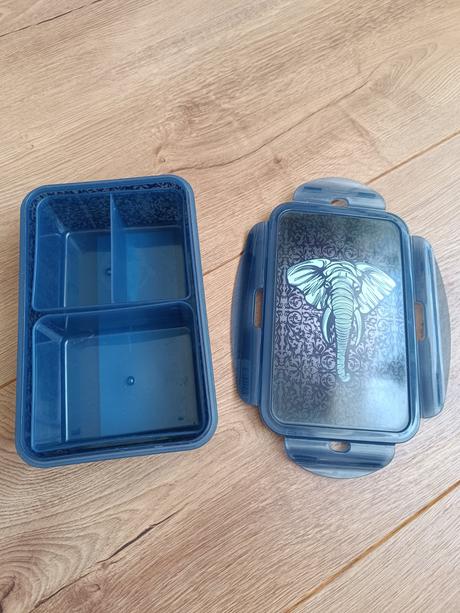 Desiatoby box slon,