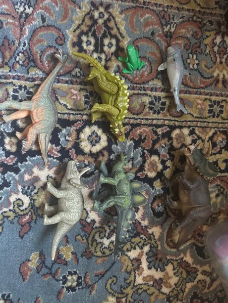 Dinosaurus, zabka, zralok rozne, 