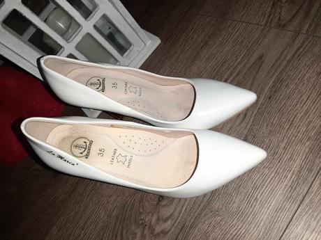 Lodičky so zlatým opatkom, 35