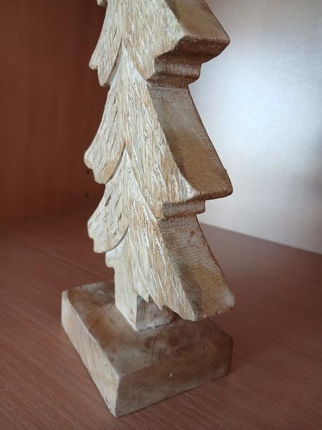 Drevený dekoračný stromček 30,5 cm,