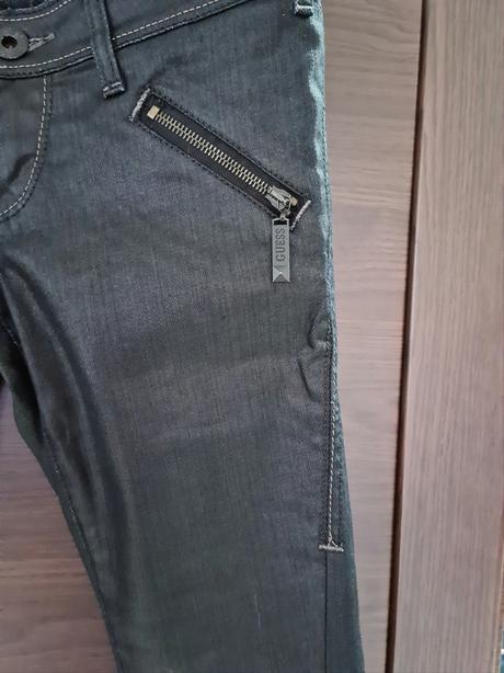 Čierne rifle guess, guess,26