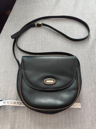 Malá čierna crossbody kabelka koža,