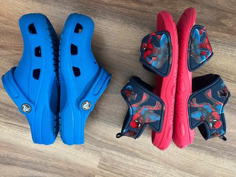 Crocsky a sandále, 33